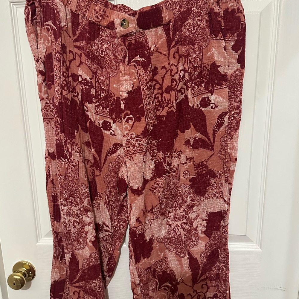 Wonderly Women's Pants in Red and Pink
